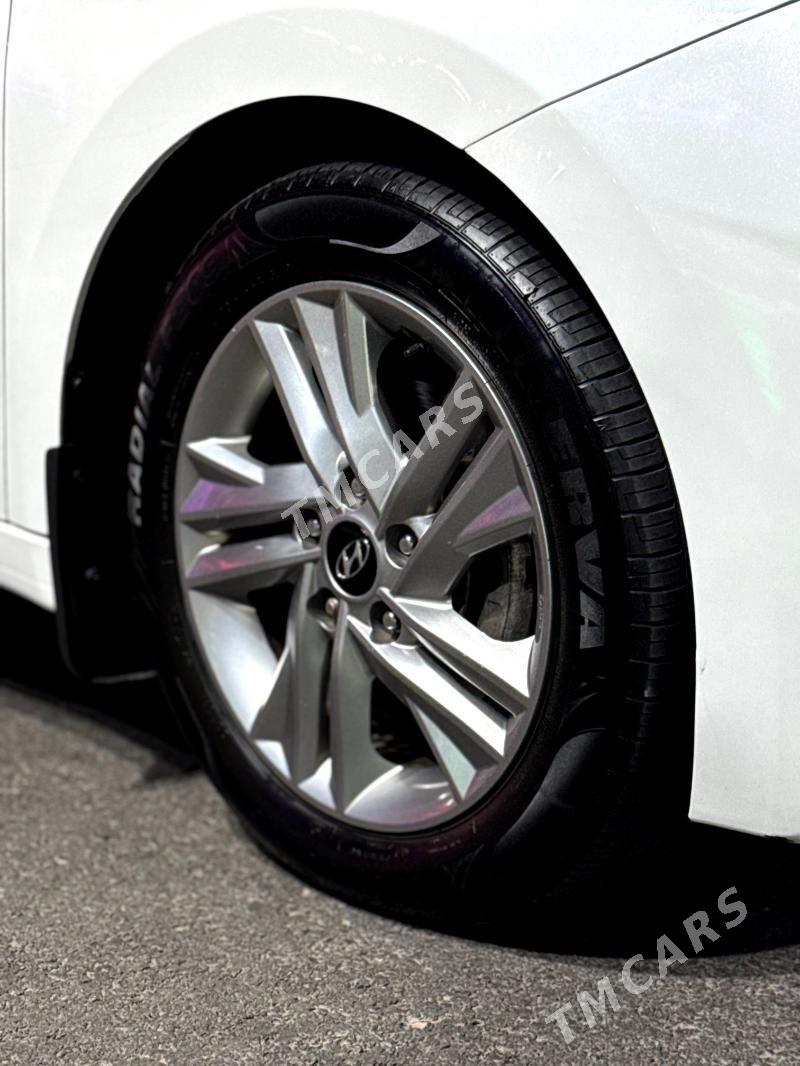 Hyundai Elantra 2019 - 210 000 TMT - Кëши - img 2