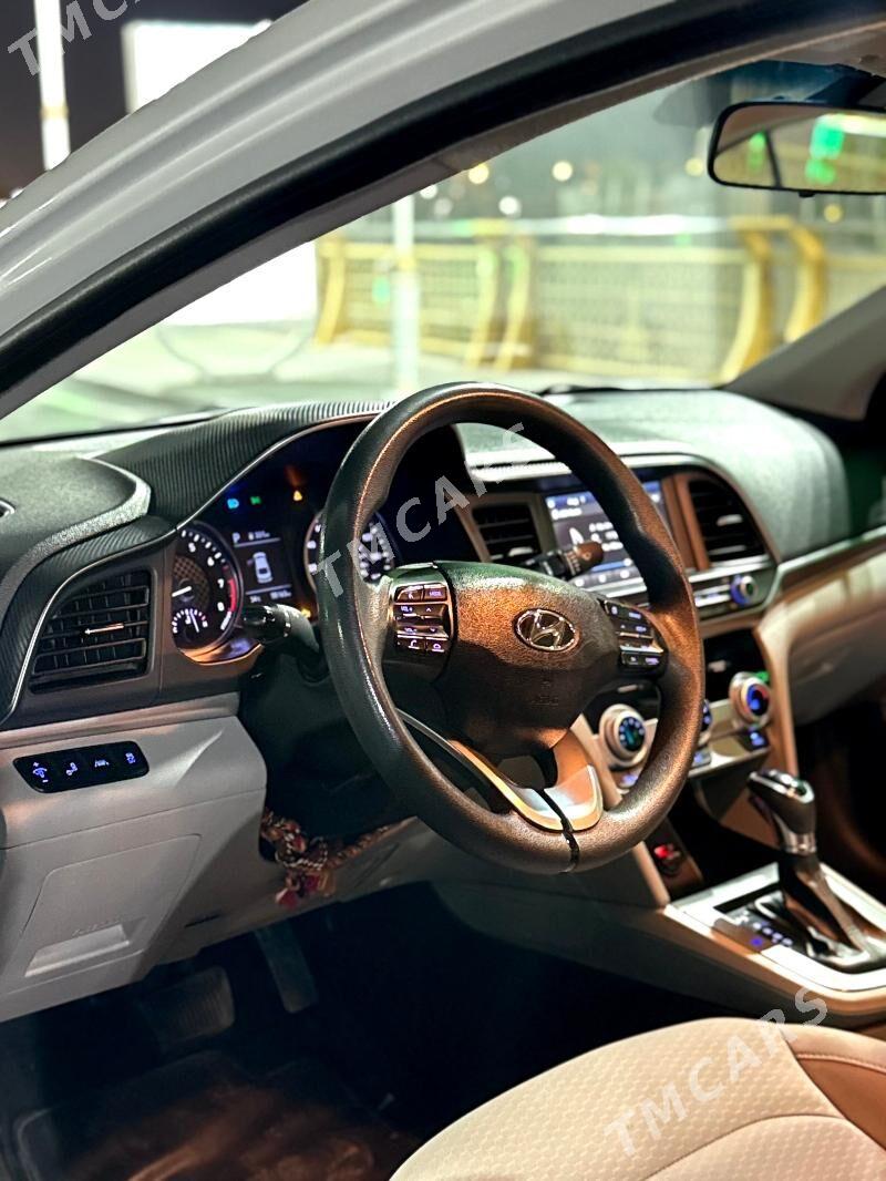Hyundai Elantra 2019 - 210 000 TMT - Кëши - img 5