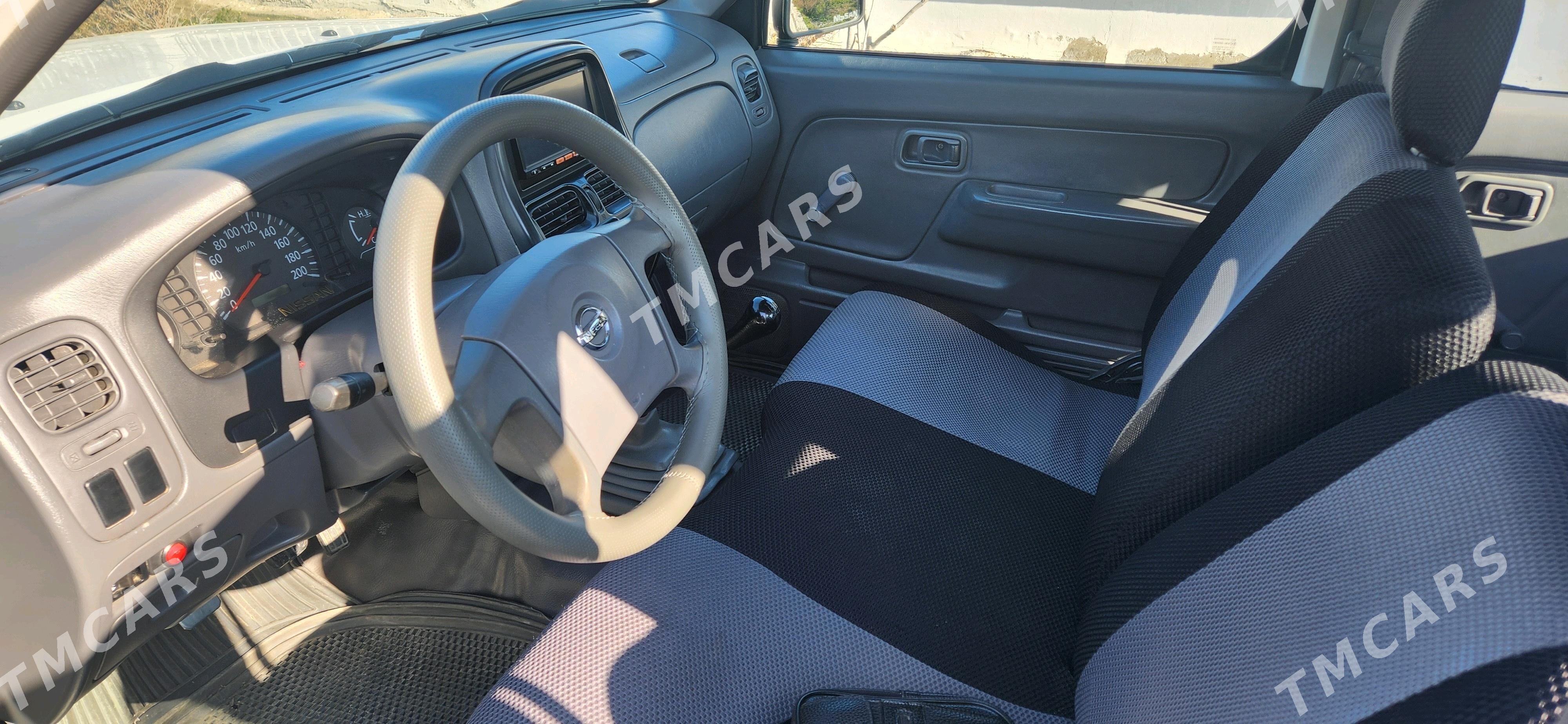 Nissan Navara 2010 - 145 000 TMT - Туркменбаши - img 3