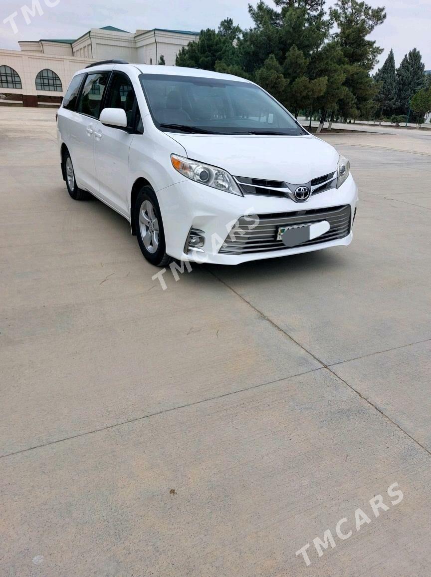 Toyota Sienna 2018 - 370 000 TMT - Гёкдепе - img 1