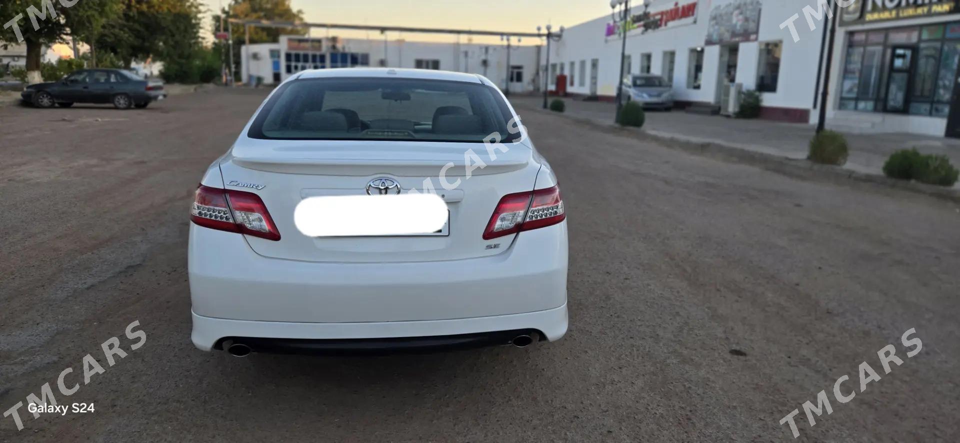 Toyota Camry 2011 - 230 000 TMT - Дашогуз - img 4