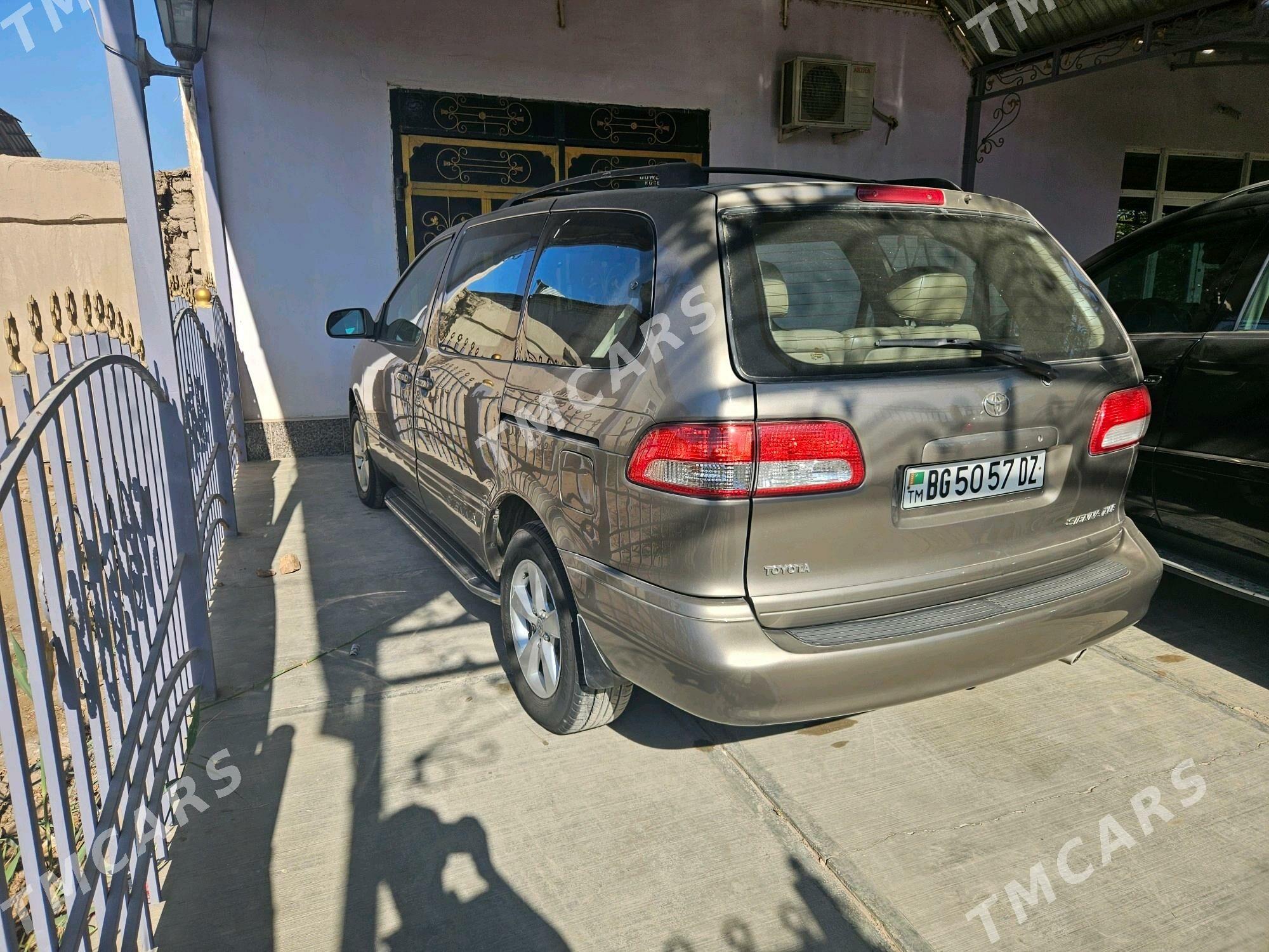 Toyota Sienna 2000 - 200 000 TMT - Дашогуз - img 4