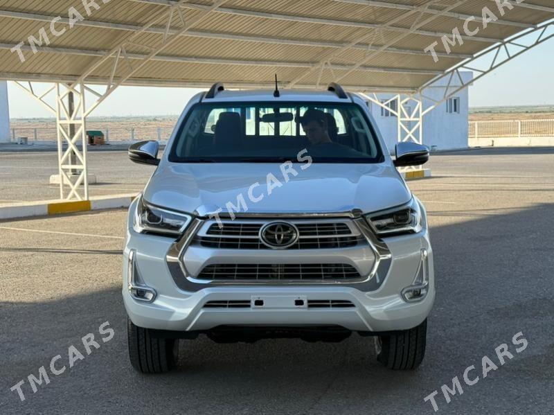 Toyota Hilux 2023 - 571 000 TMT - Ашхабад - img 2