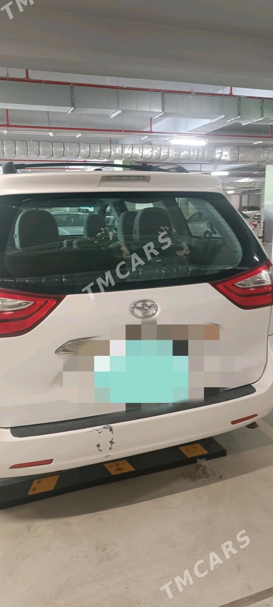 Toyota Sienna 2017 - 350 000 TMT - Büzmeýin - img 2