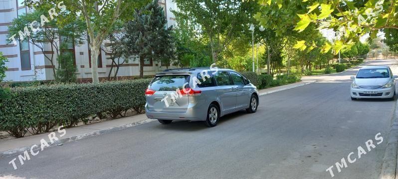 Toyota Sienna 2011 - 275 000 TMT - Aşgabat - img 2