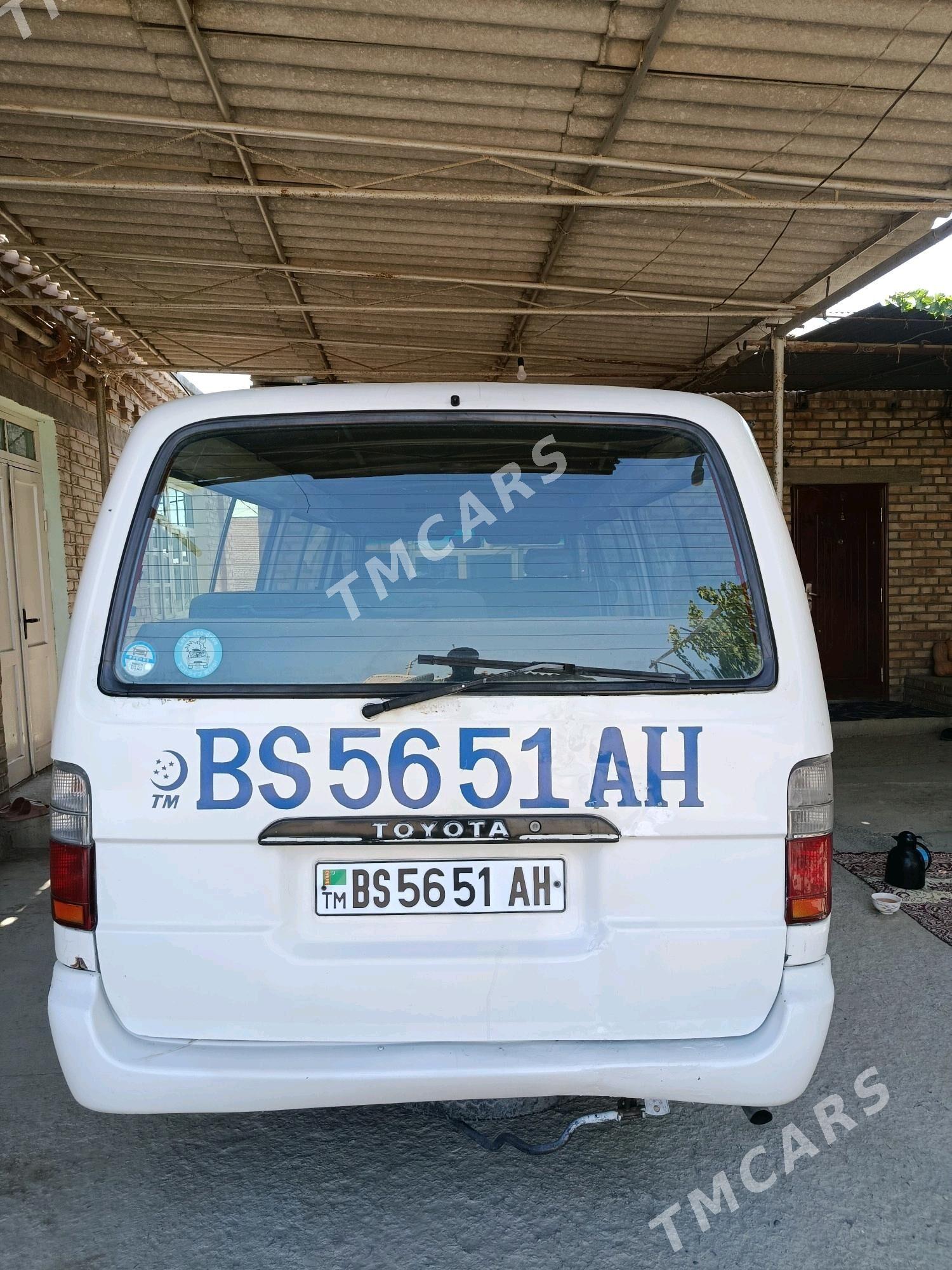 Toyota Hiace 2001 - 110 000 TMT - Бахарден - img 4