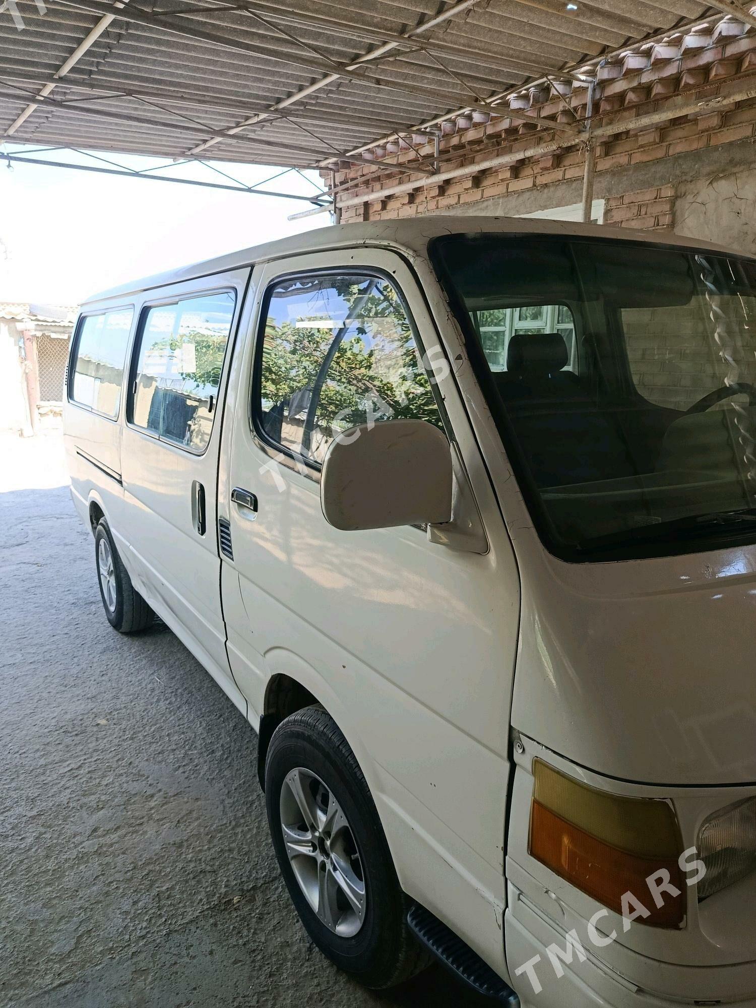 Toyota Hiace 2001 - 110 000 TMT - Бахарден - img 2
