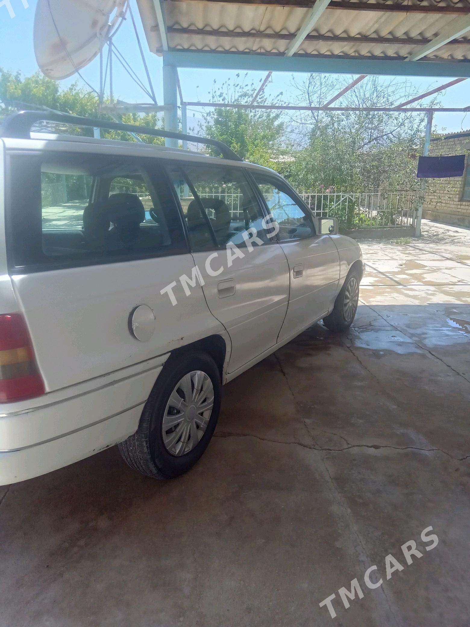 Opel Astra 1993 - 30 000 TMT - Bäherden - img 2