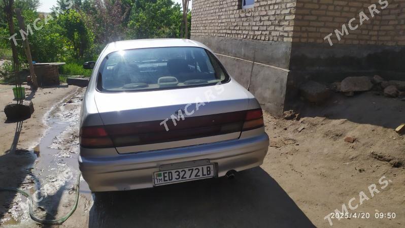 Nissan Maxima 1996 - 30 000 TMT - Халач - img 4