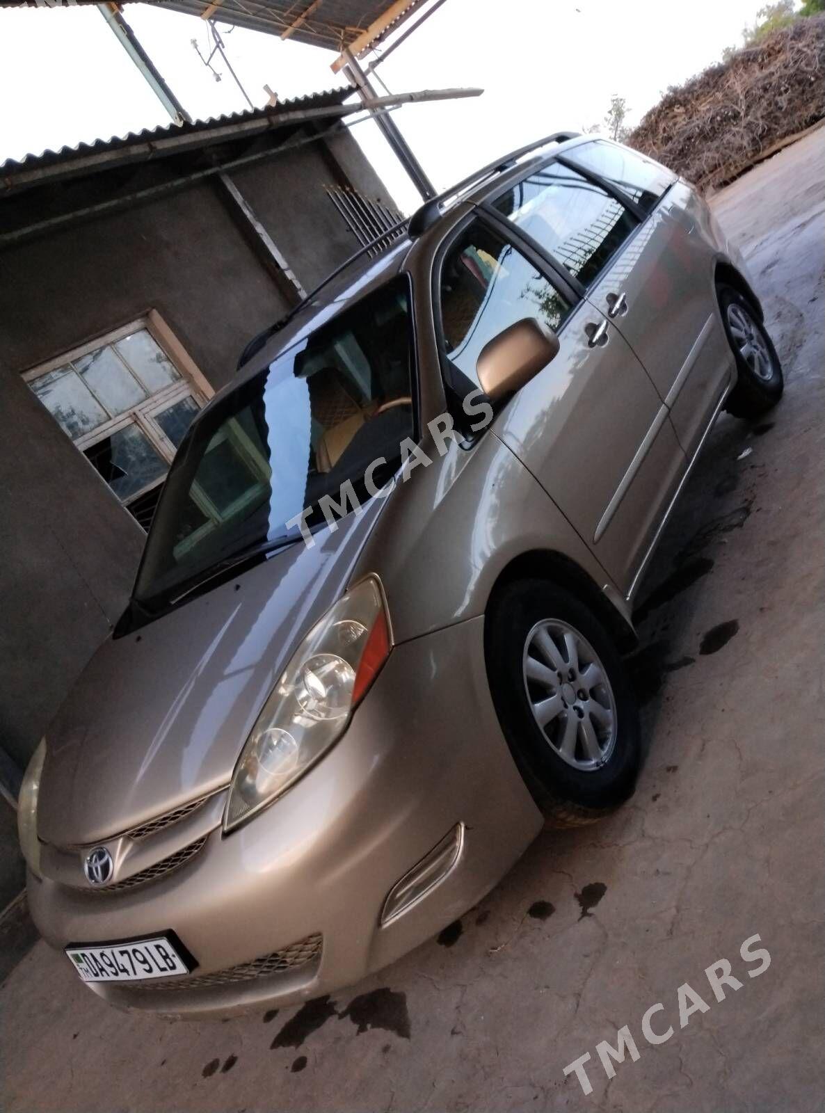 Toyota Sienna 2008 - 220 000 TMT - Türkmenabat - img 6