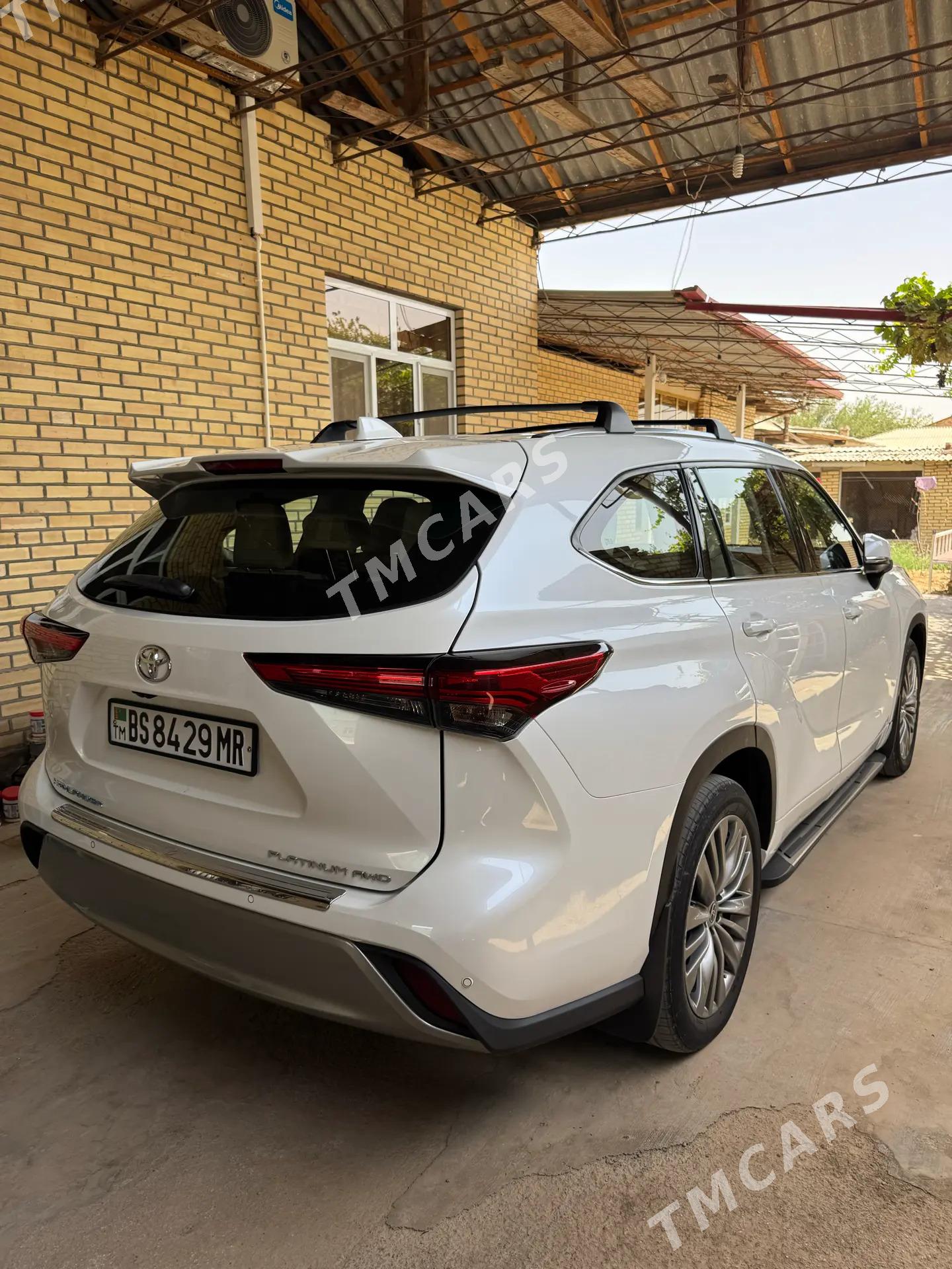 Toyota Highlander 2021 - 640 000 TMT - Baýramaly - img 8