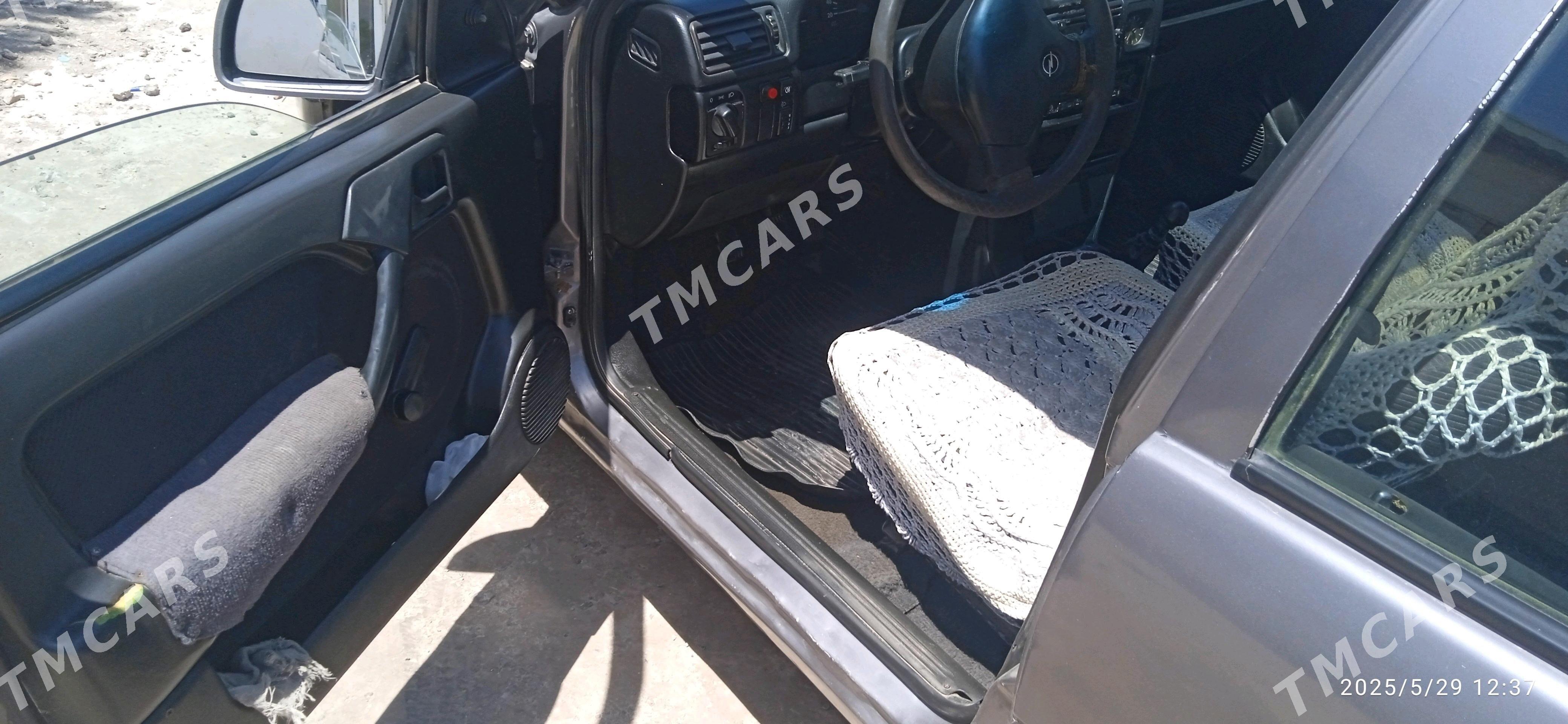 Opel Vectra 1991 - 32 000 TMT - Дянев - img 3