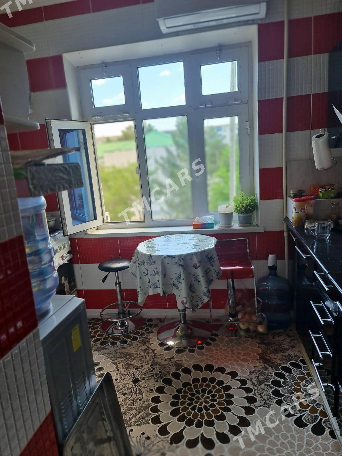 Мир2/2 1в2ком 48м² 3этаж - Aşgabat - img 2