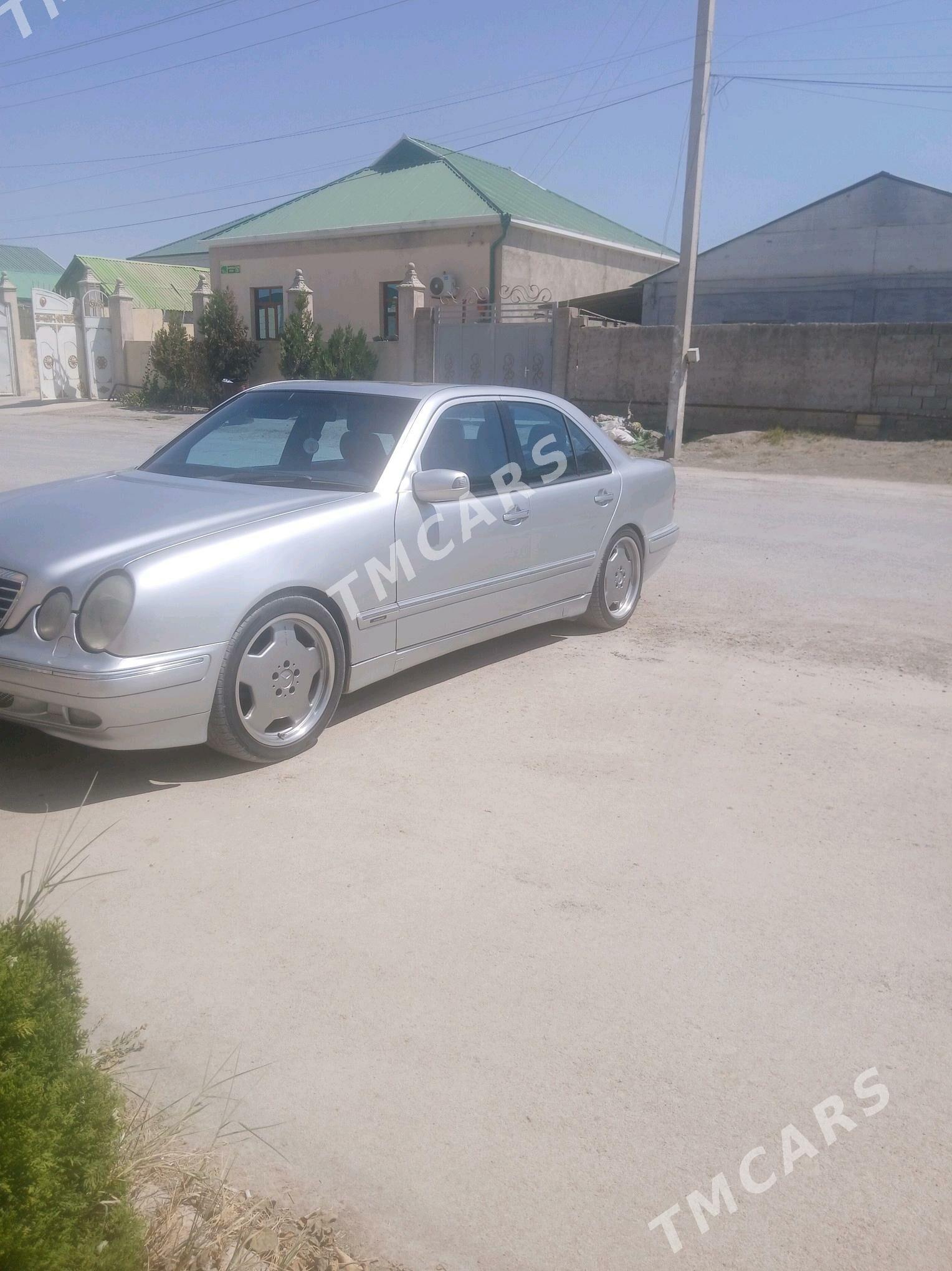 Mercedes-Benz E320 2001 - 120 000 TMT - Änew - img 2