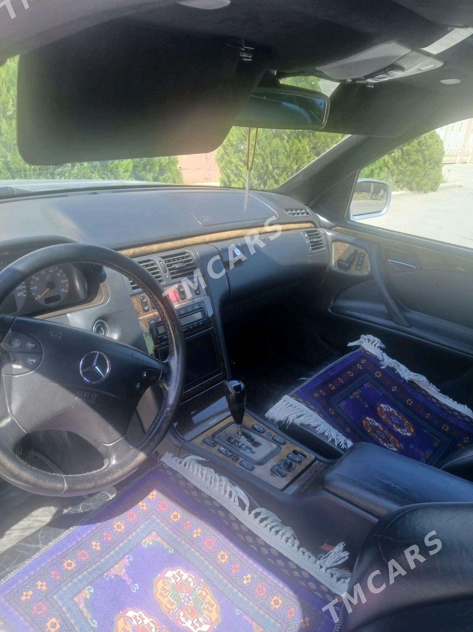 Mercedes-Benz E320 2001 - 120 000 TMT - Änew - img 4