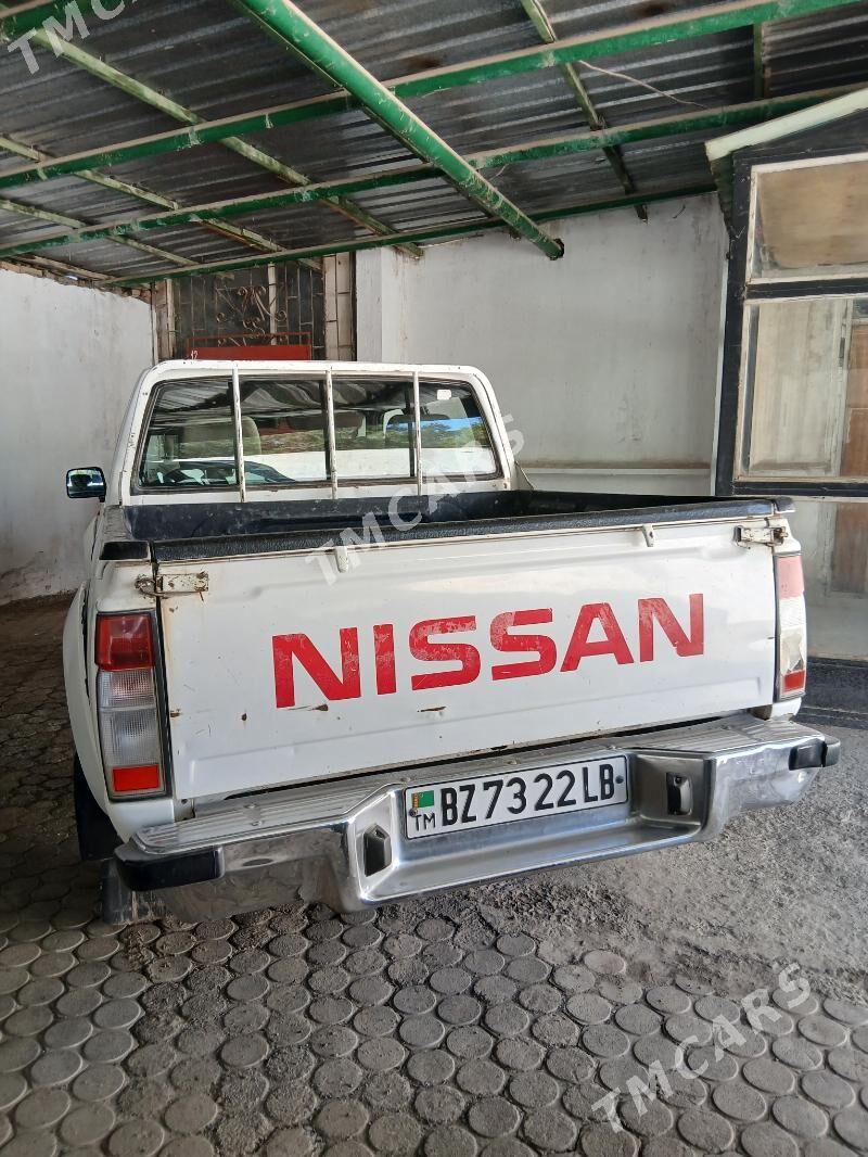 Nissan Navara 2011 - 75 000 TMT - Туркменабат - img 6