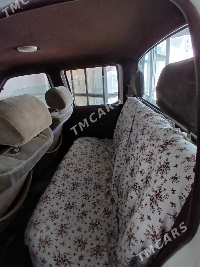 Nissan Navara 2011 - 75 000 TMT - Туркменабат - img 4