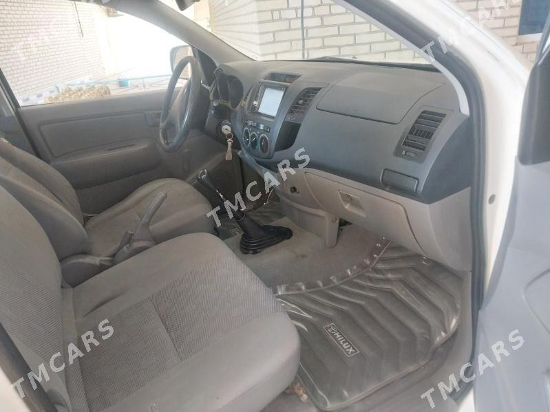 Toyota Hilux 2007 - 190 000 TMT - Халач - img 5