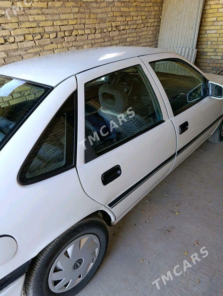 Opel Vectra 1993 - 30 000 TMT - Фарап - img 4
