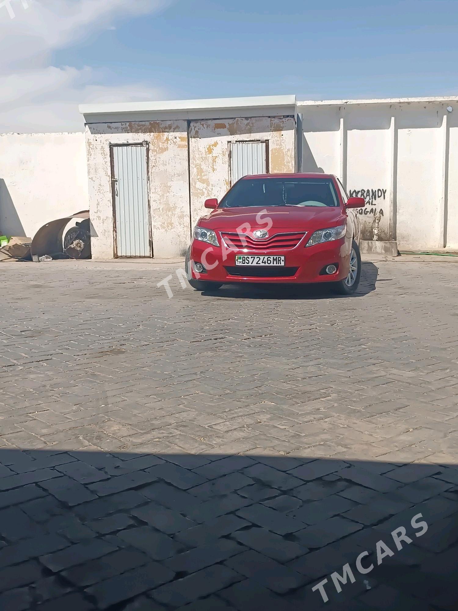 Toyota Camry 2010 - 190 000 TMT - Baýramaly - img 2