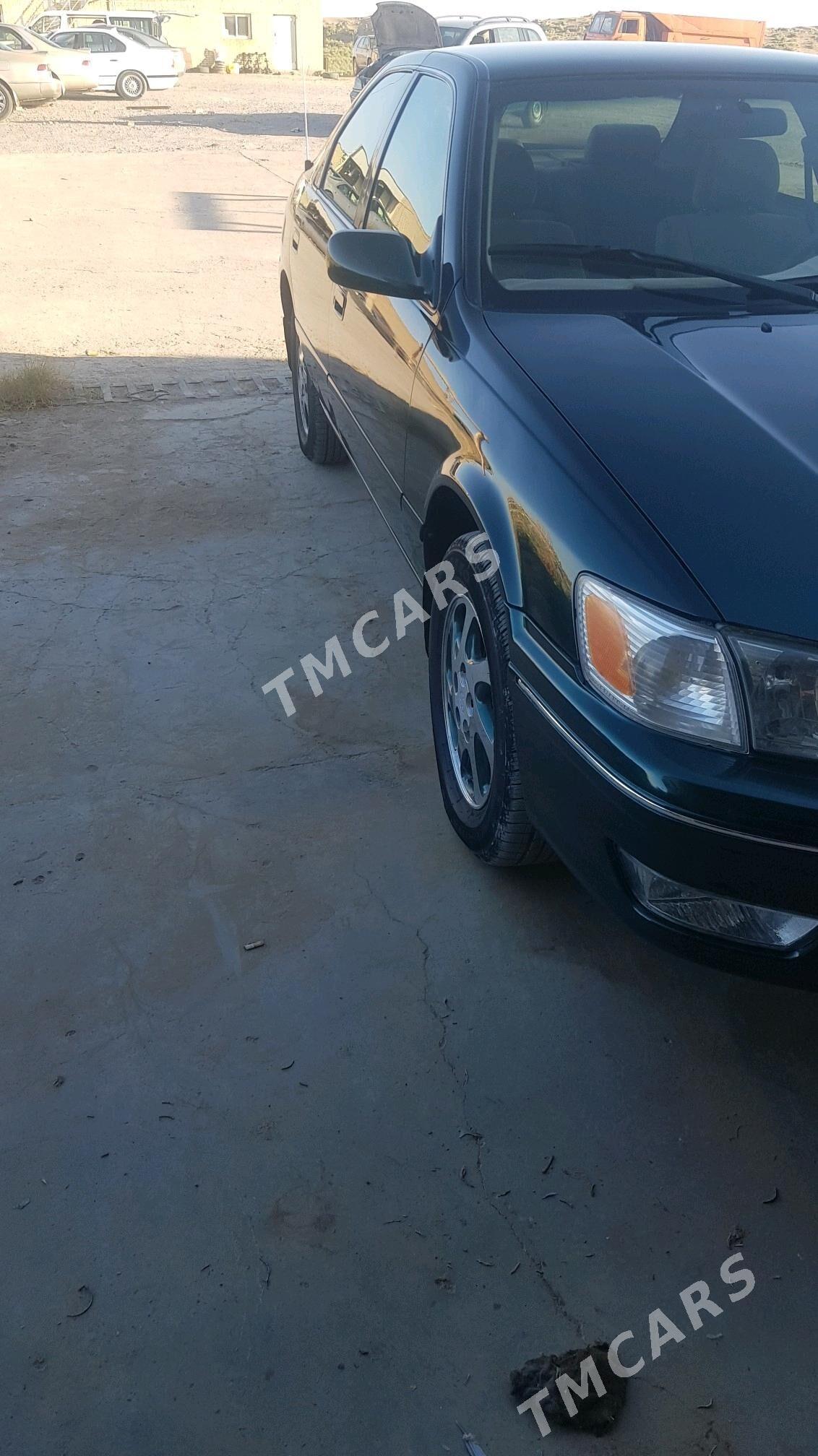 Toyota Camry 2001 - 140 000 TMT - Ёлётен - img 5