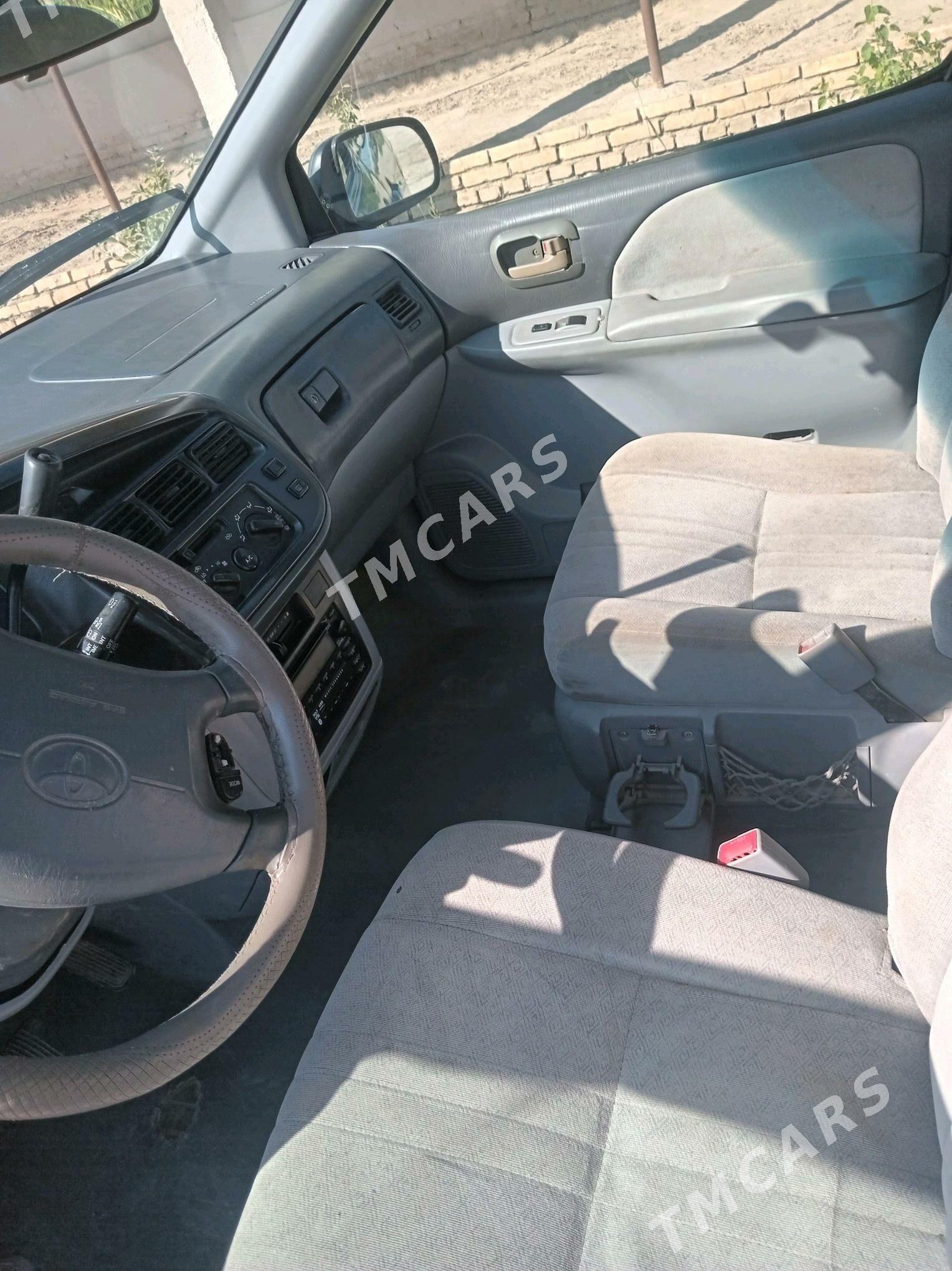 Toyota Sienna 2000 - 120 000 TMT - Daşoguz - img 4