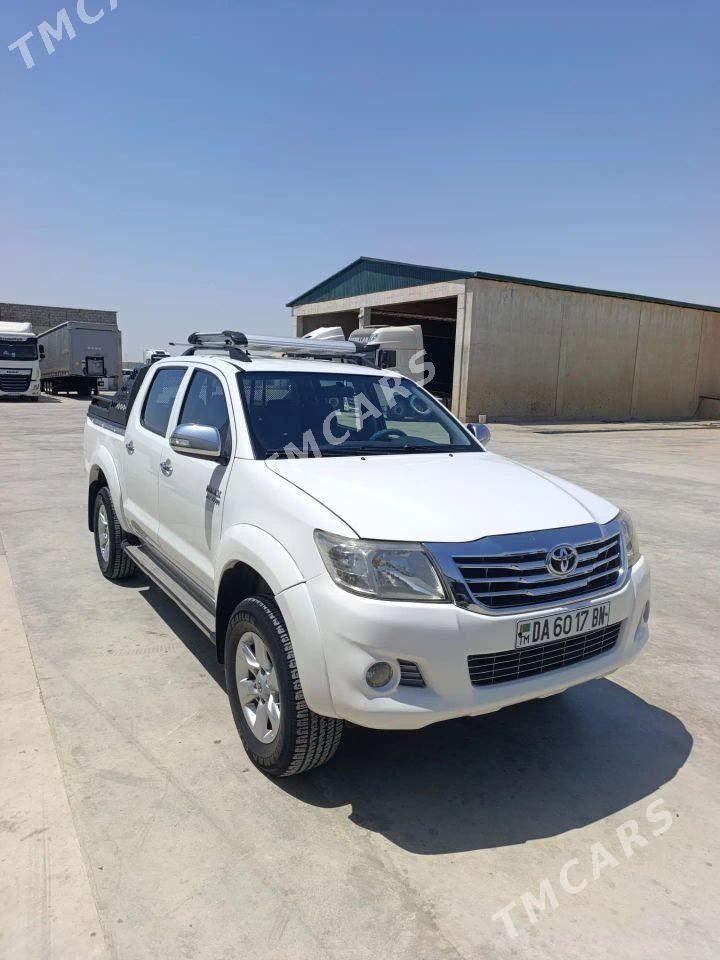 Toyota Hilux 2013 - 350 000 TMT - Этрек - img 2