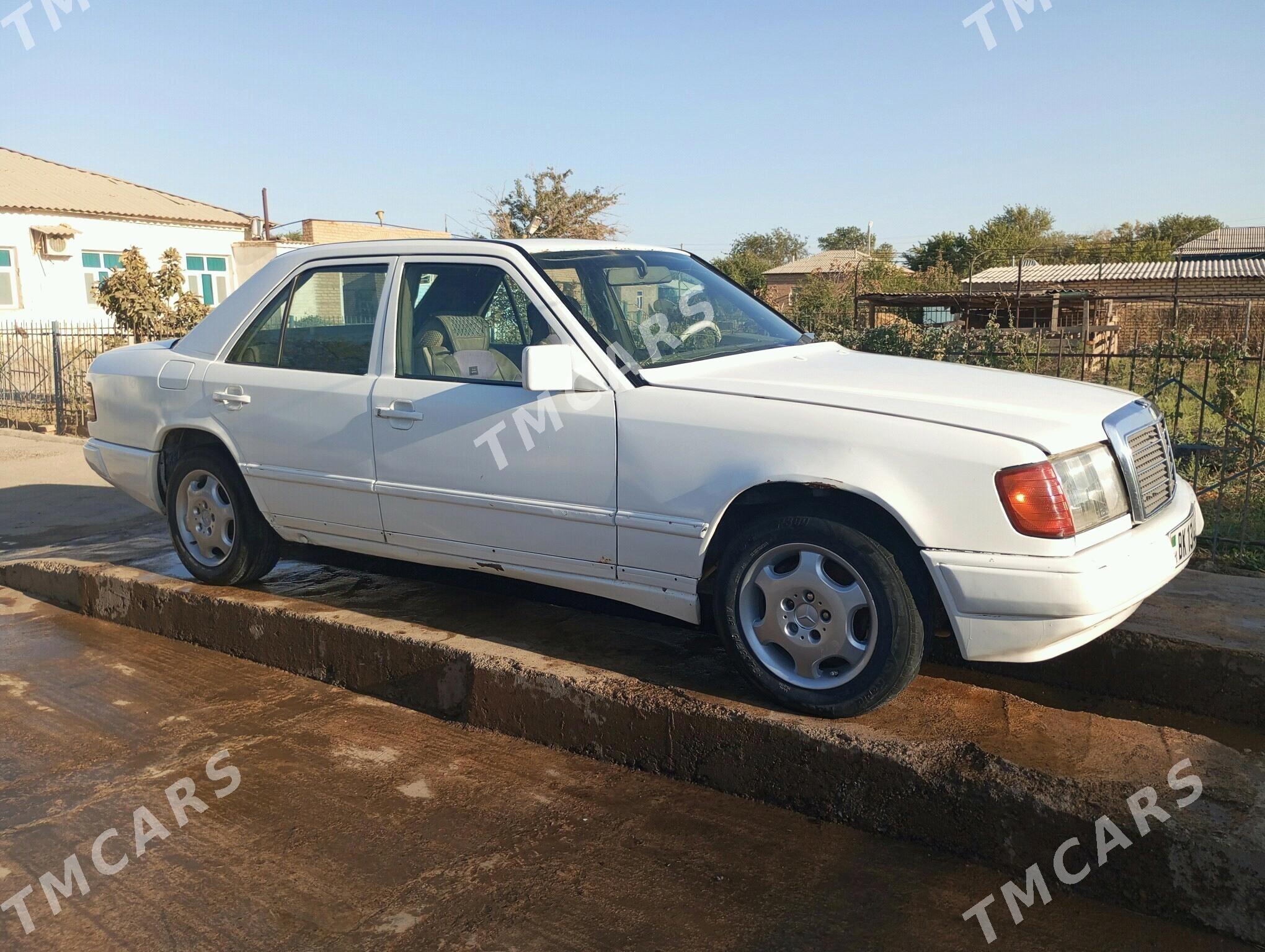 Mercedes-Benz 230E 1989 - 18 000 TMT - Теджен - img 6