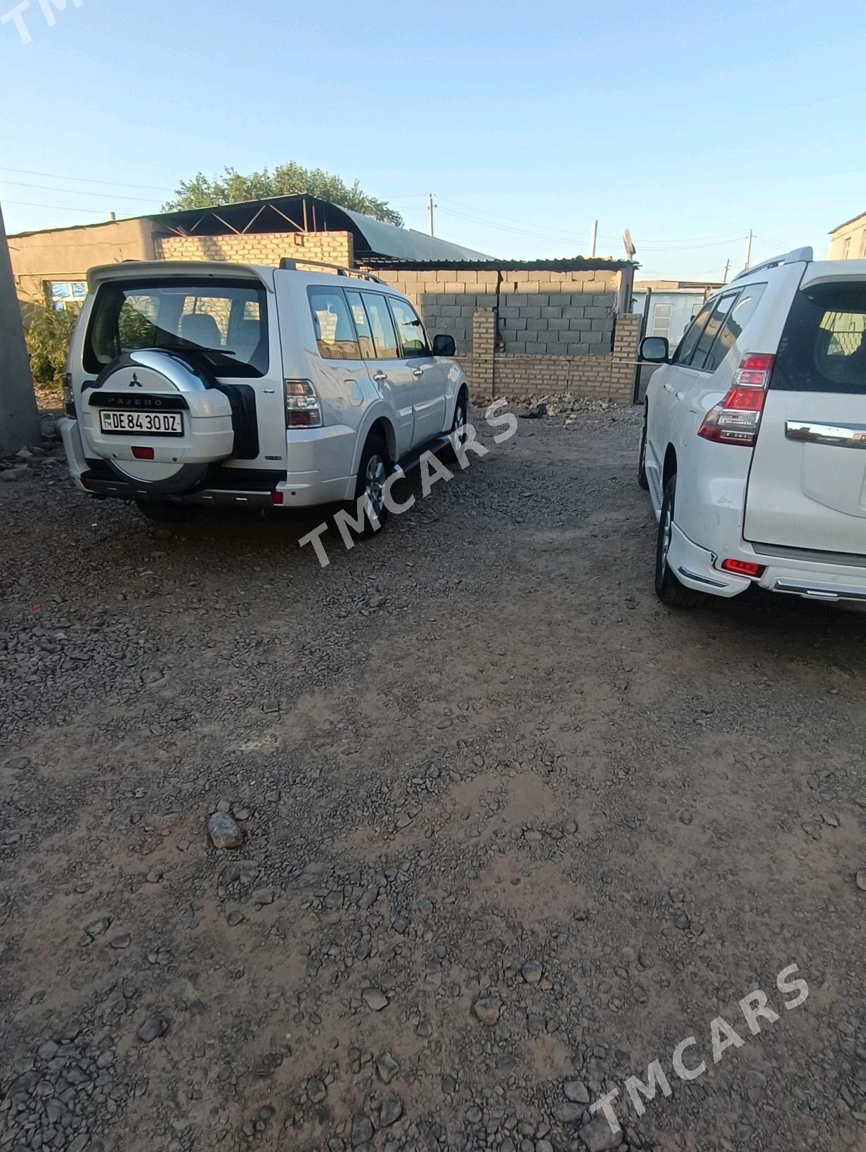 Mitsubishi Pajero 2014 - 260 000 TMT - Гороглы (Тагта) - img 4