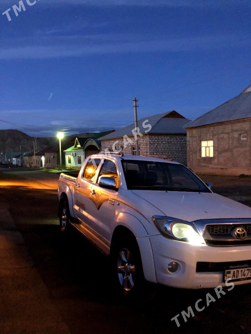 Toyota Hilux 2010 - 350 000 TMT - Türkmenbaşy - img 6
