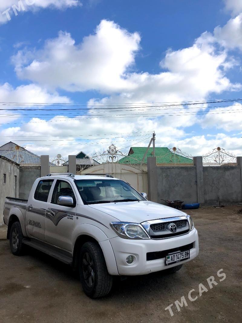 Toyota Hilux 2010 - 350 000 TMT - Türkmenbaşy - img 3