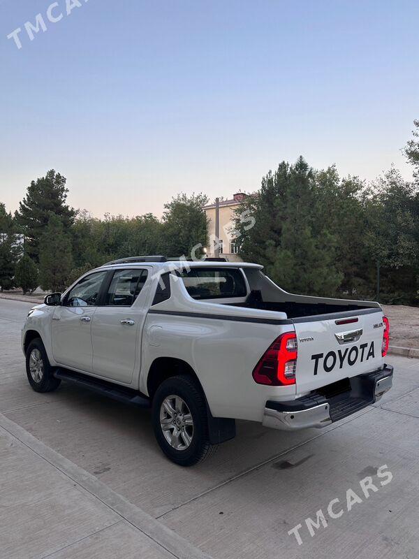 Toyota Hilux 2022 - 588 000 TMT - Aşgabat - img 2