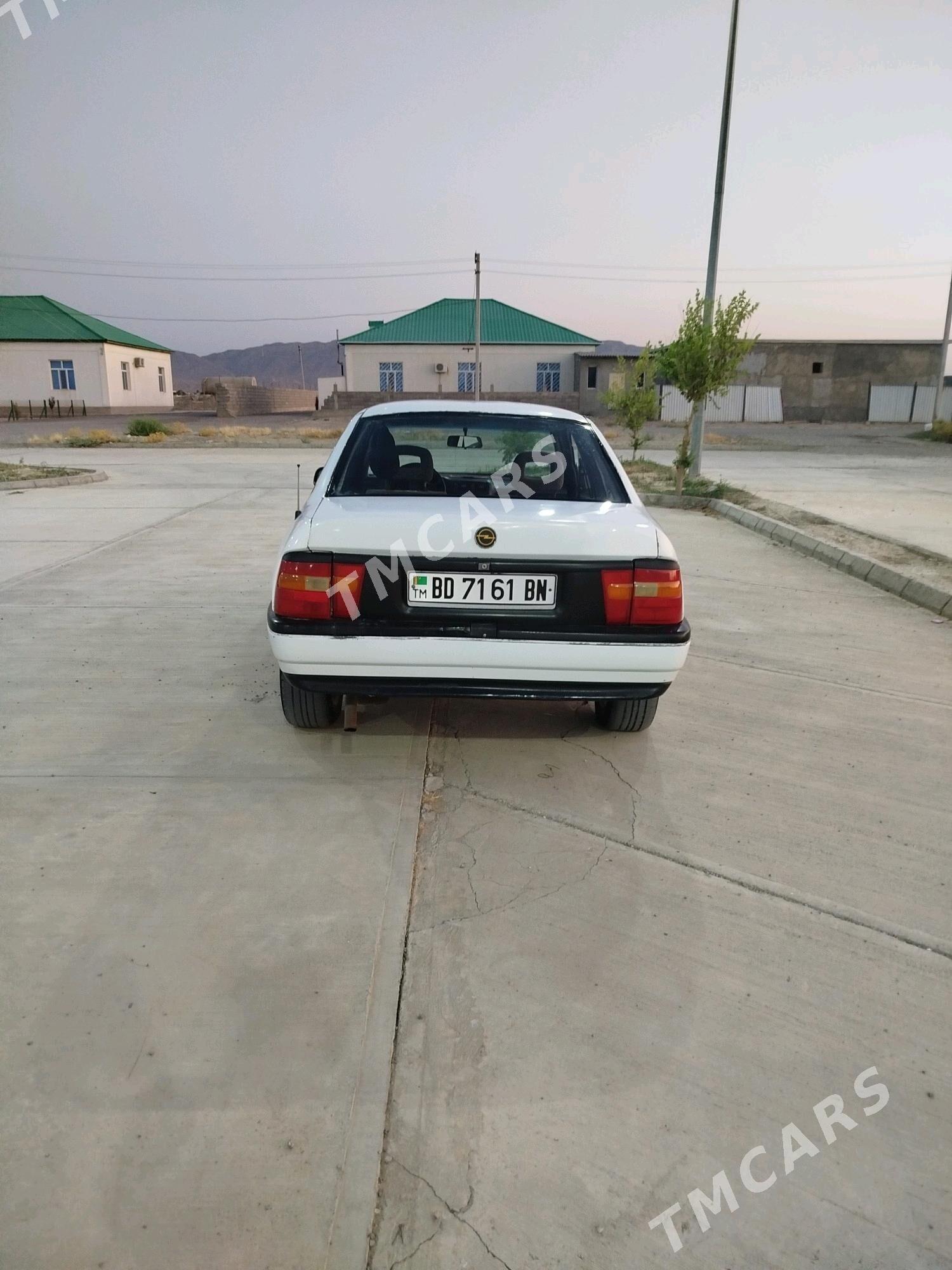 Opel Vectra 1989 - 28 000 TMT - Gyzylarbat - img 2