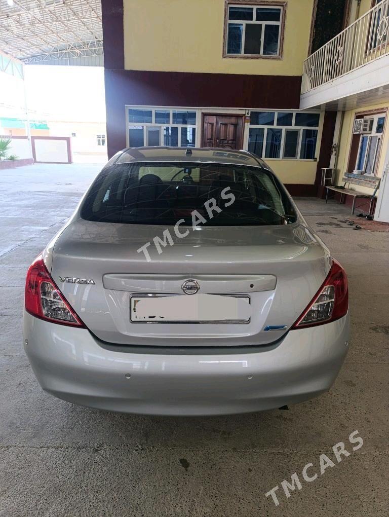 Nissan Versa 2011 - 110 000 TMT - Бахарден - img 5