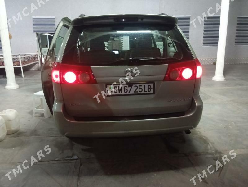 Toyota Sienna 2006 - 230 000 TMT - Фарап - img 3