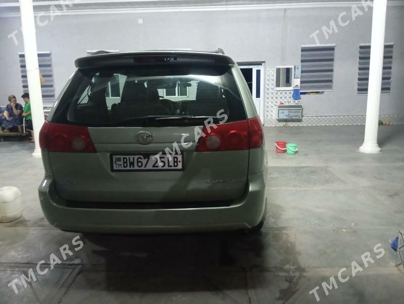Toyota Sienna 2006 - 230 000 TMT - Фарап - img 2