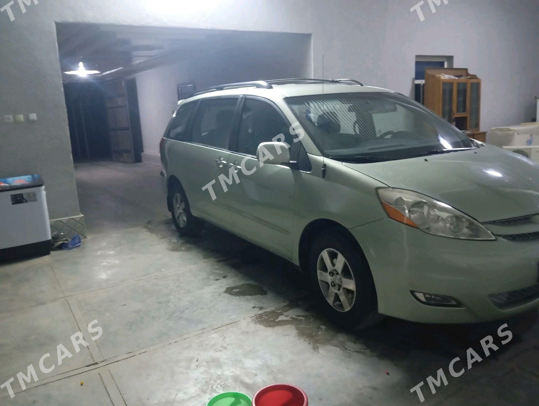 Toyota Sienna 2006 - 230 000 TMT - Фарап - img 4