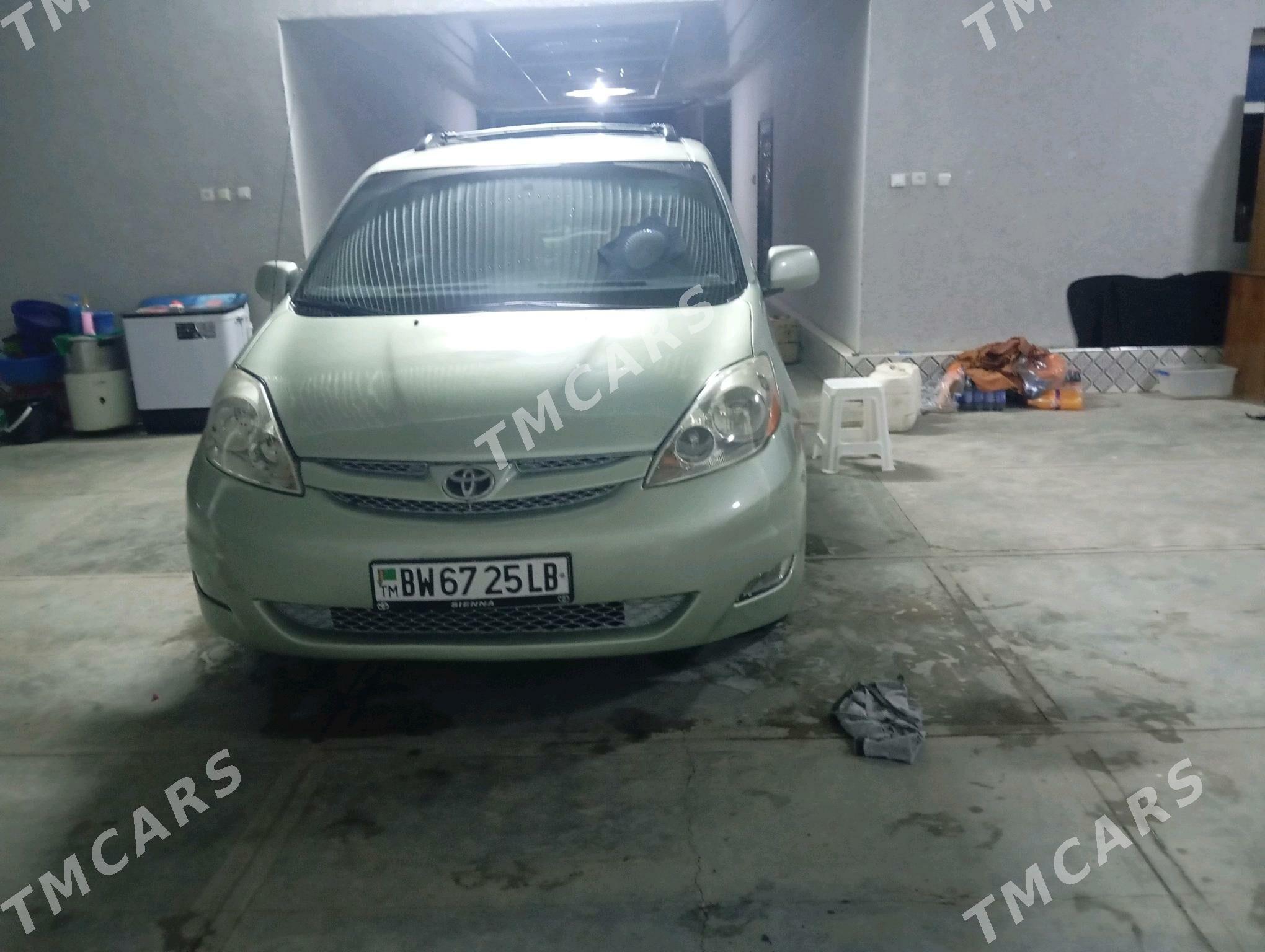 Toyota Sienna 2006 - 230 000 TMT - Фарап - img 5