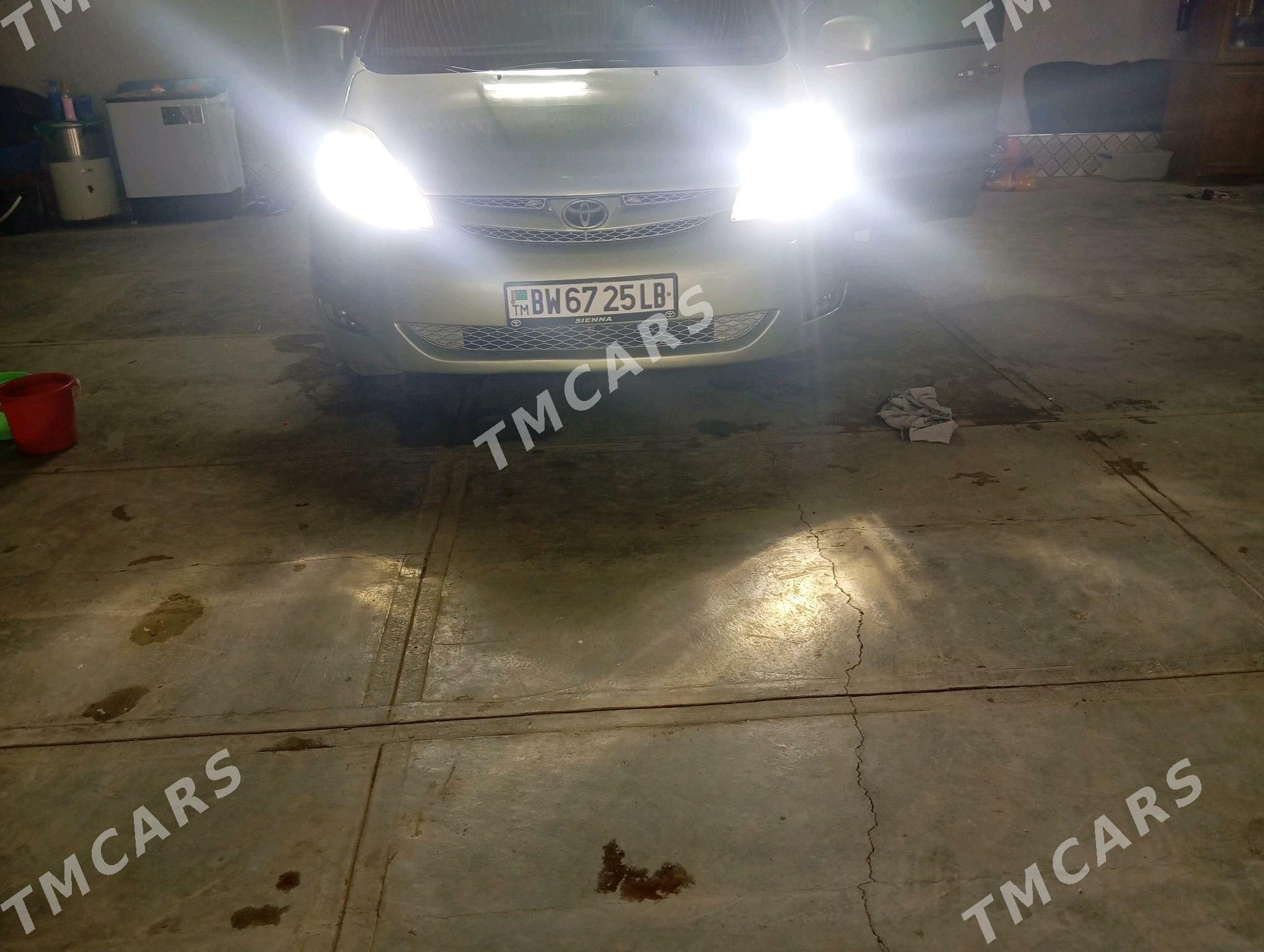 Toyota Sienna 2006 - 230 000 TMT - Фарап - img 6