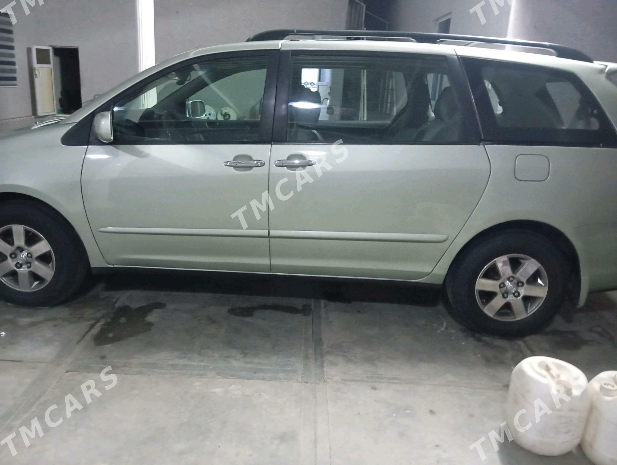 Toyota Sienna 2006 - 230 000 TMT - Фарап - img 8