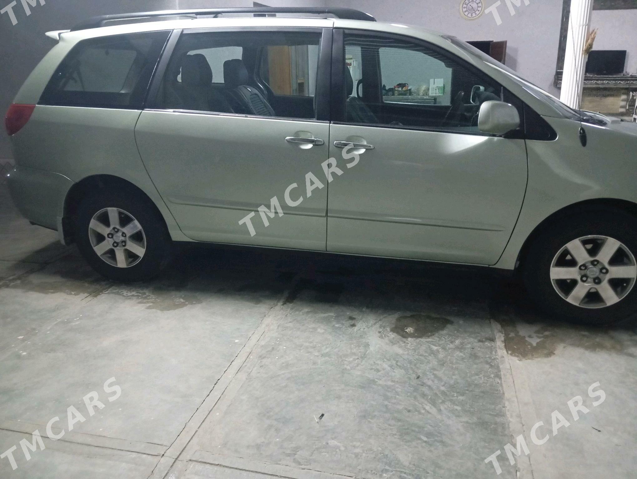 Toyota Sienna 2006 - 230 000 TMT - Фарап - img 9