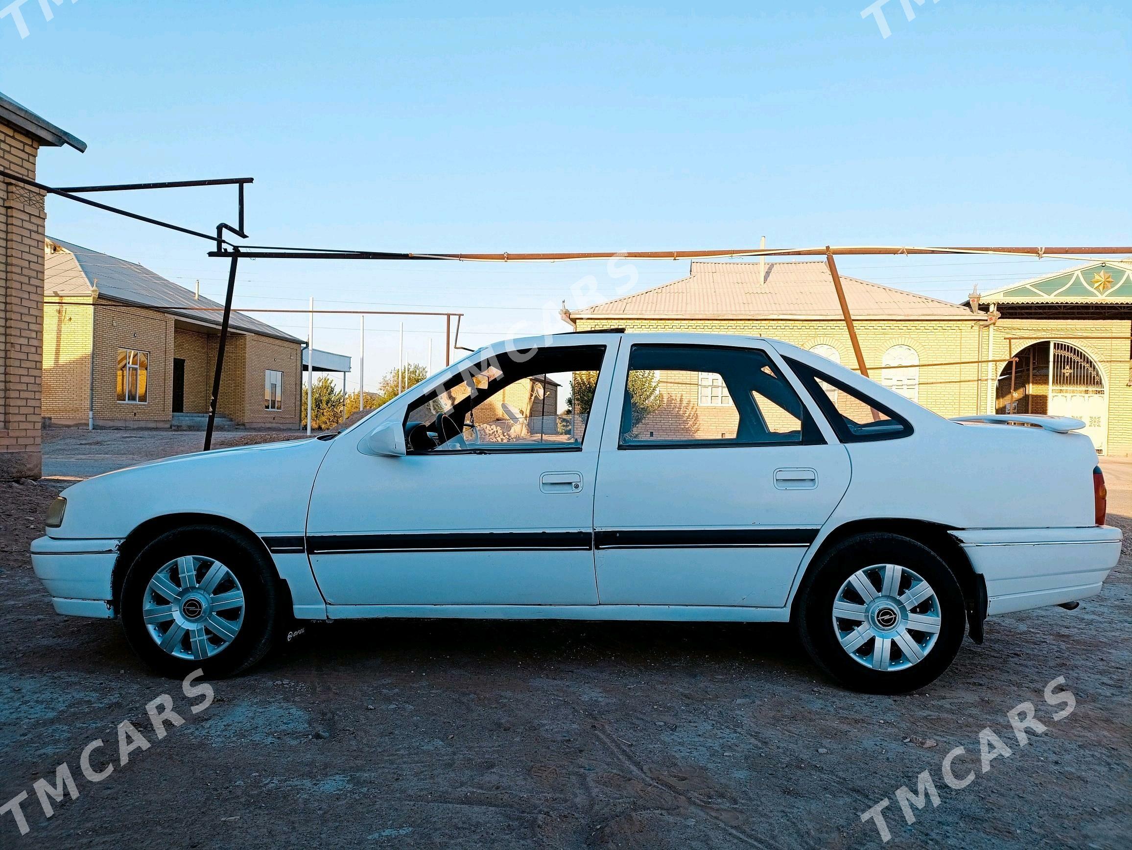 Opel Vectra 1990 - 25 000 TMT - Murgap - img 5