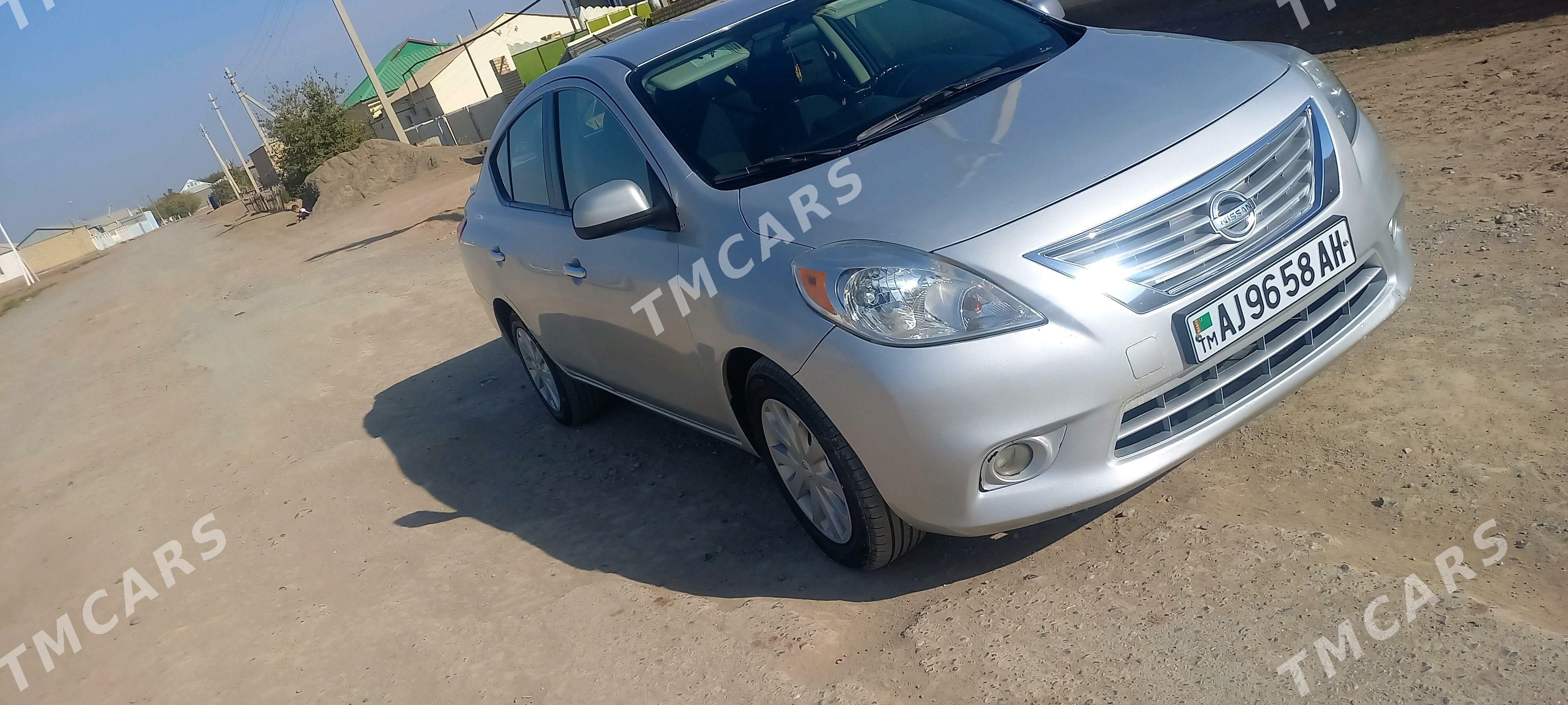 Nissan Versa 2013 - 115 000 TMT - Бабадайхан - img 3