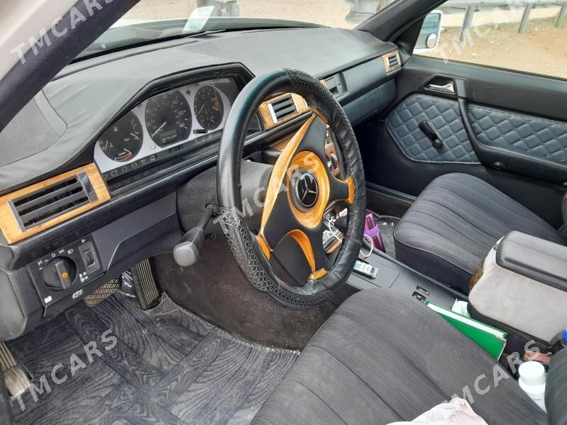 Mercedes-Benz 230E 1985 - 40 000 TMT - Туркменбаши - img 4