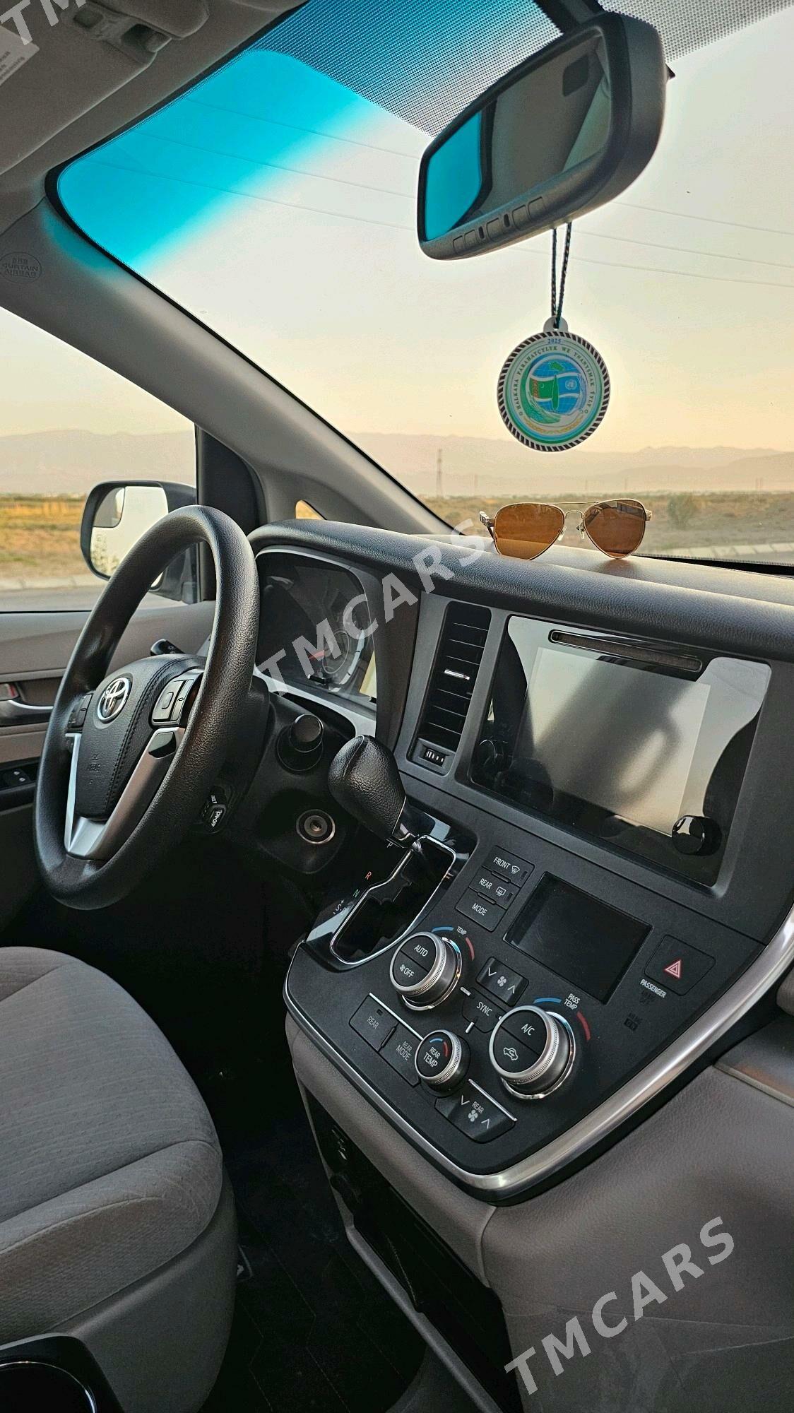 Toyota Sienna 2017 - 370 000 TMT - Ашхабад - img 5