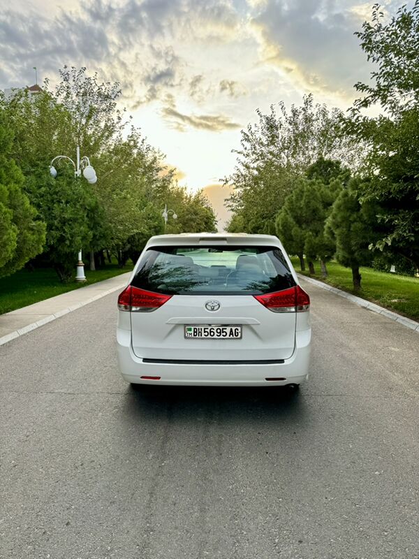 Toyota Sienna 2012 - 275 000 TMT - Aşgabat - img 4
