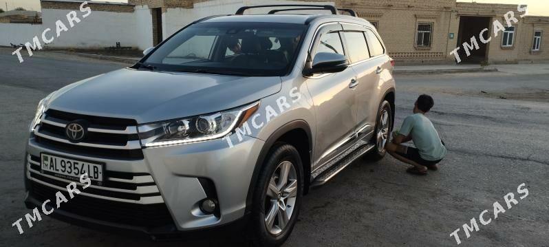 Toyota Highlander 2018 - 495 000 TMT - Türkmenabat - img 3