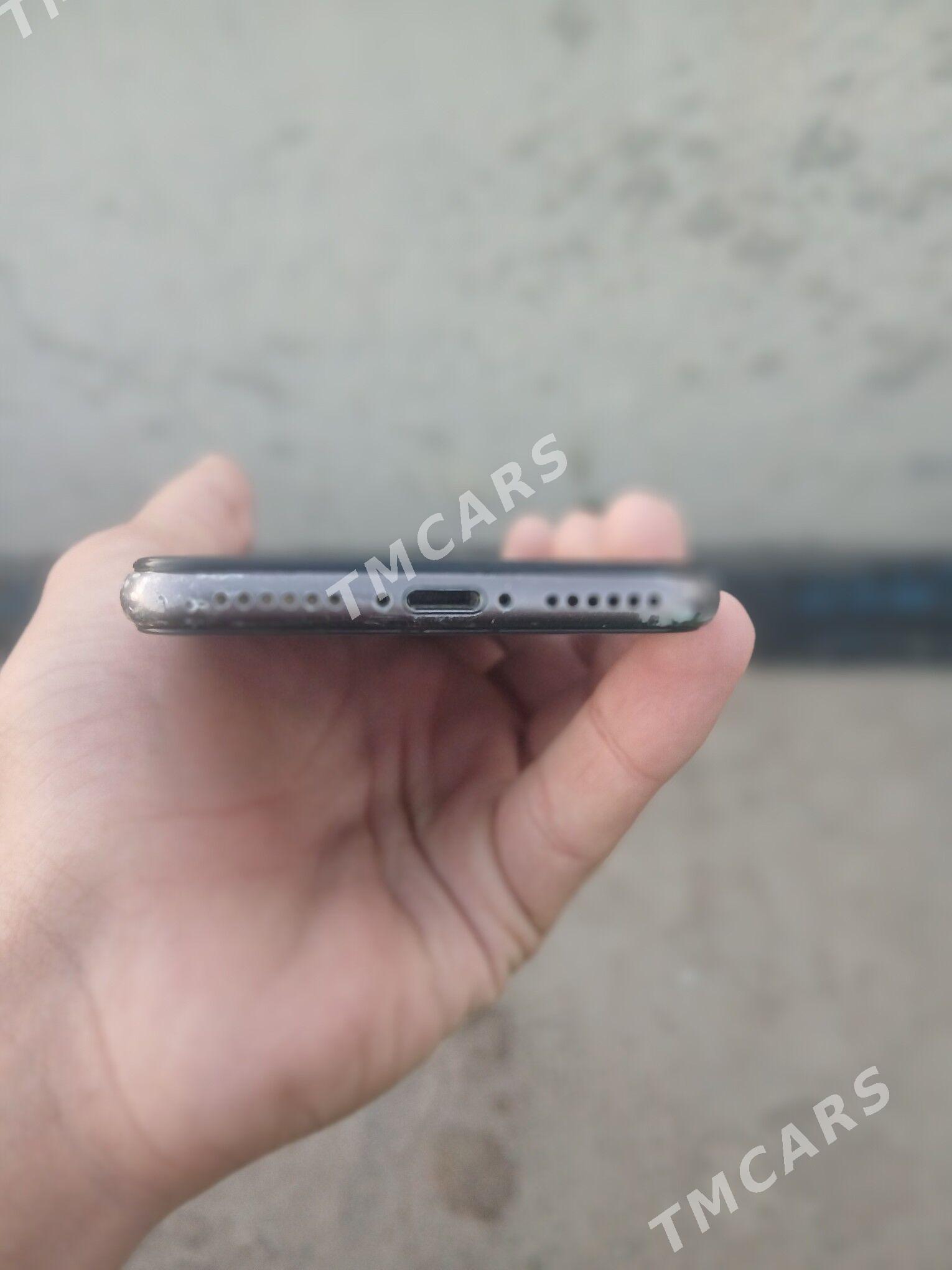 İphone 8 - Büzmeýin - img 4