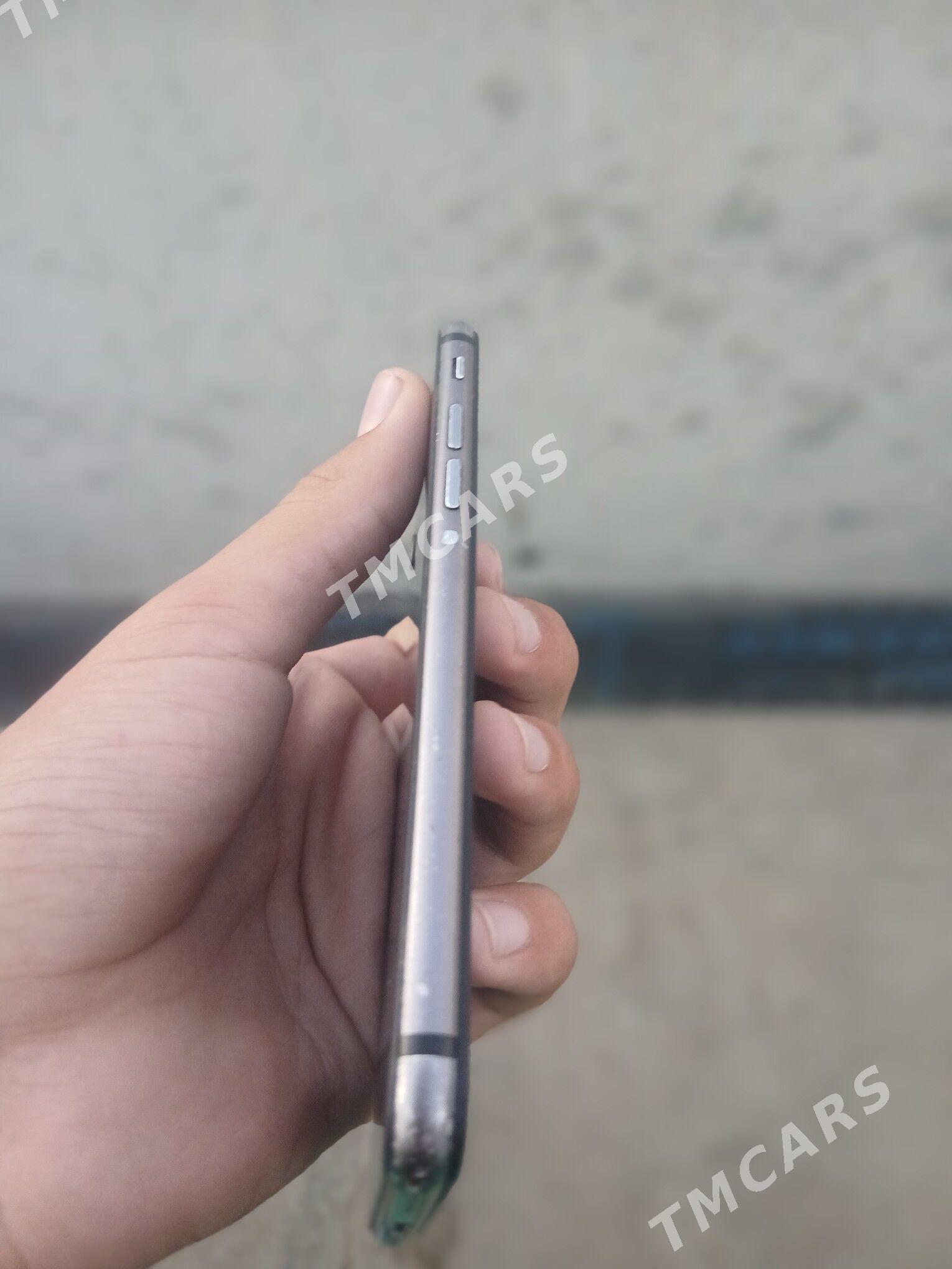 İphone 8 - Büzmeýin - img 2
