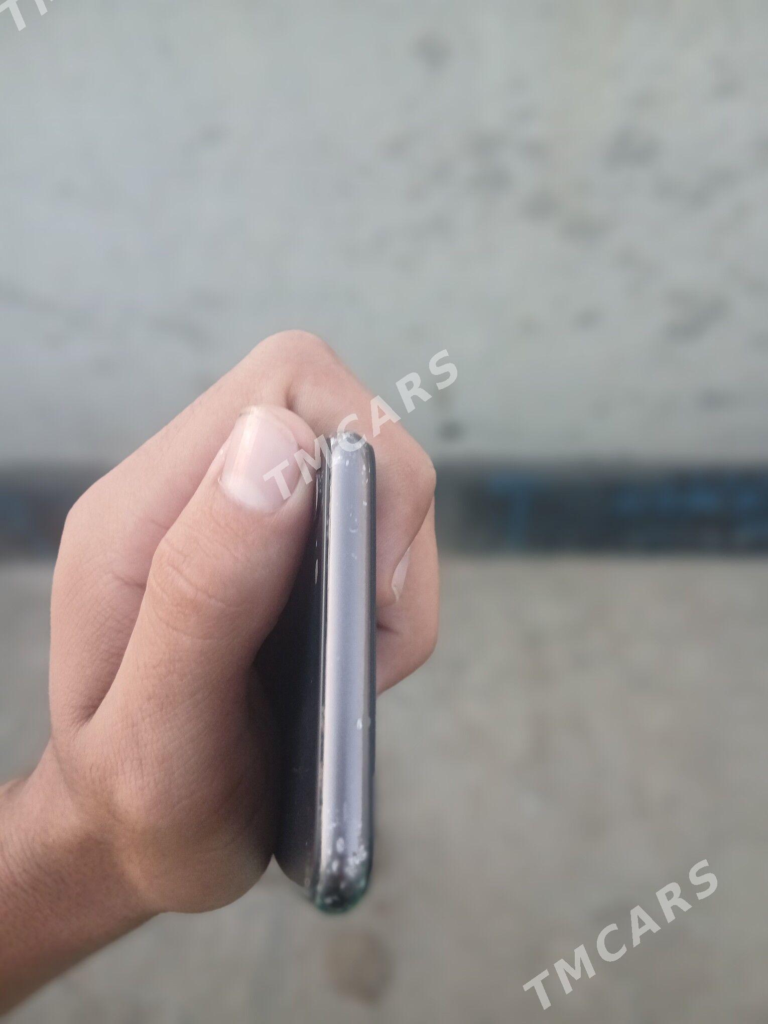 İphone 8 - Büzmeýin - img 3